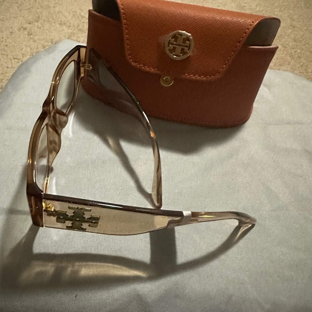 Beautiful Tan Tory Burch sunglasses